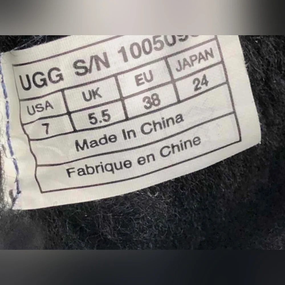 UGG Australia Womens Classic Short 1005093 Black Leather Winter Boots Size 7_5